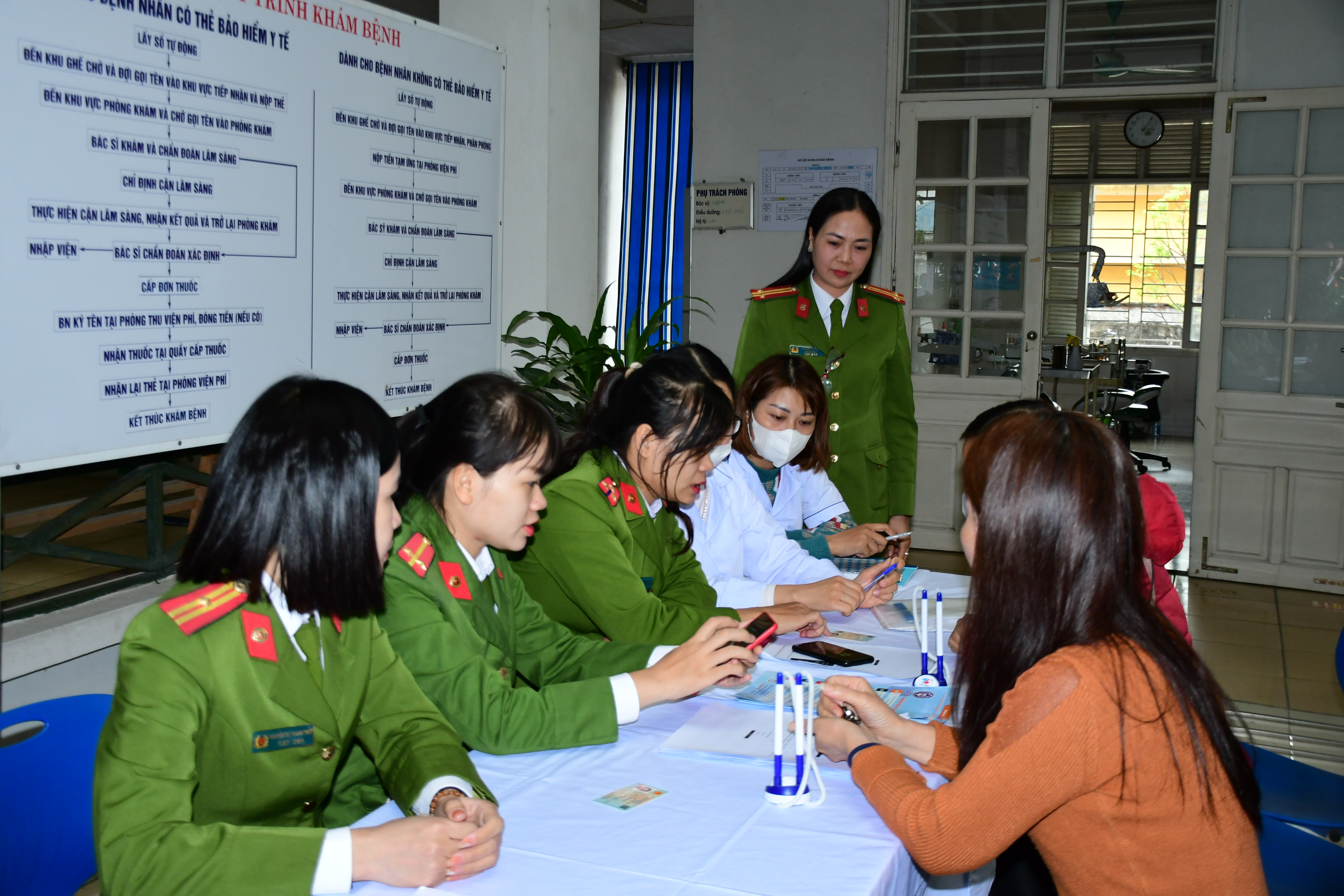 Công an quận Hải An: Vận động giao nộp và thu hồi 4 súng tự chế, 25,5kg pháo nổ